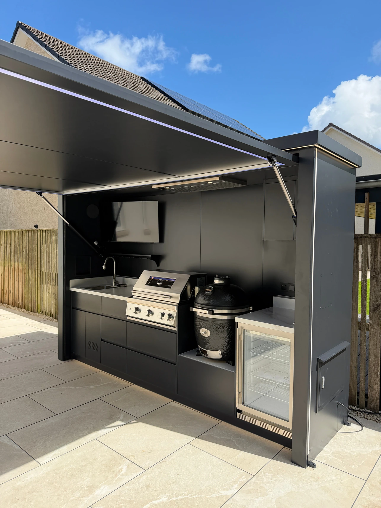 Original catalogue photograph of Standard with a gas grill and ceramic kamado